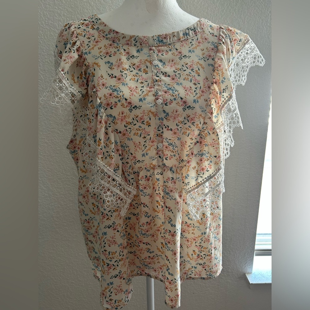 WEEK & Floral Lace Trim Women's Top - Picture 8 of 8